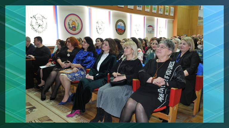 Брянских сотрудниц МЧС поздравили с Международным женским днём