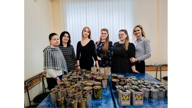 Коллектив Брянского арбитражного суда изготовил блиндажные свечи для бойцов СВО