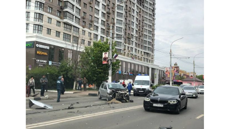 В Брянске возле Кургана Бессмертия произошло серьезное ДТП