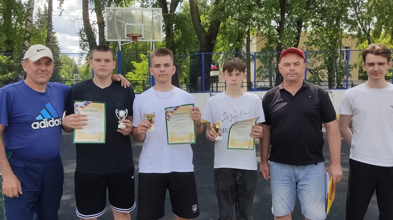 В брянском поселке Локоть определили победителей турнира по настольному теннису