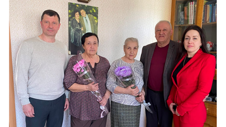 Сотрудники Карачевского районного суда навестили дочь ветерана Павла Никуткина