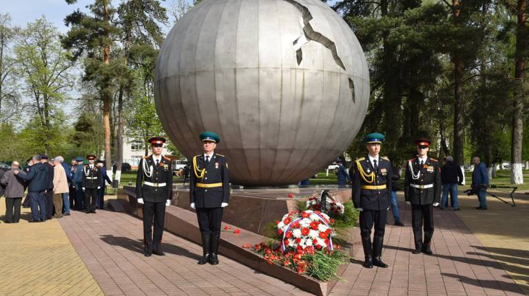 В Брянске прошел митинг у Памятника жертвам аварии на Чернобыльской АЭС