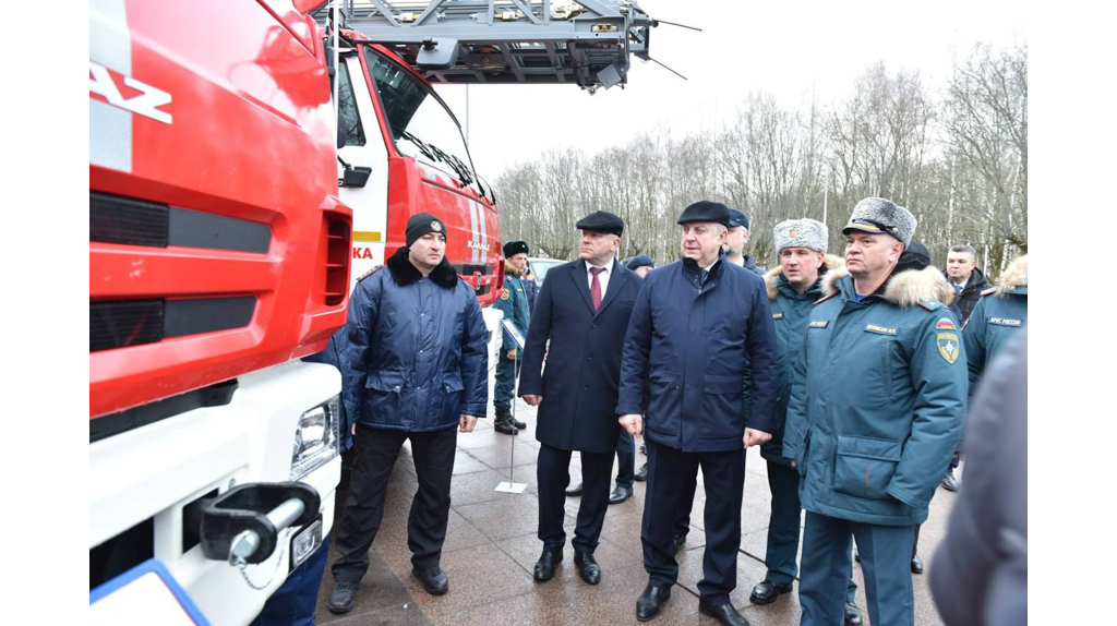 Богомаз и Денисов передали новую технику брянскому МЧС