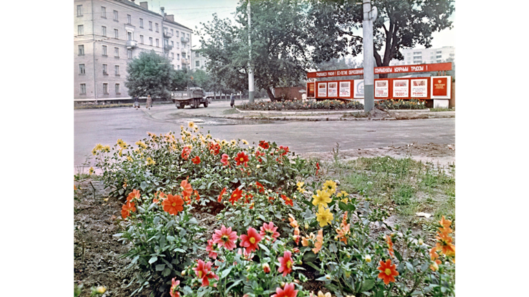 В соцсетях опубликовали фото улицы III Интернационала в Брянске 80-х гг