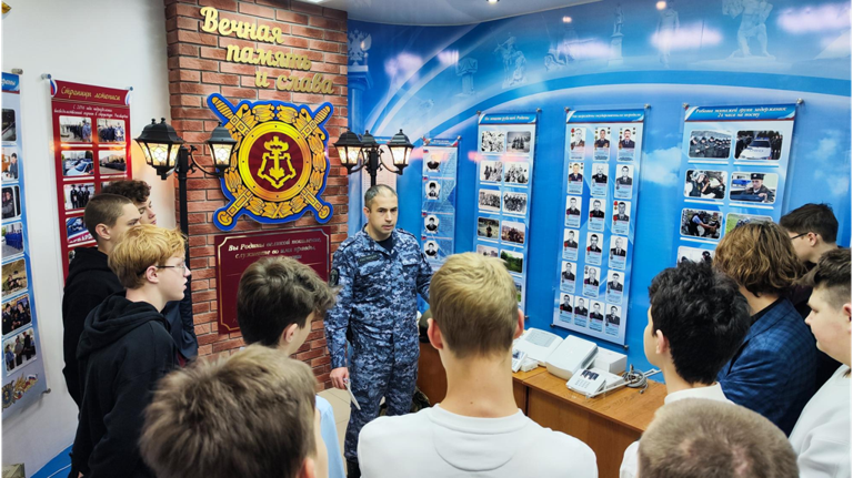 Брянские школьники познакомились с работой вневедомственной охраны Росгвардии