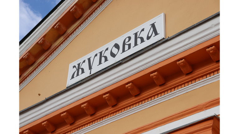 В РЖД прокомментировали акт вандализма на вокзале в Жуковке