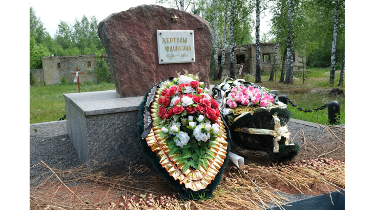 Судьи Брянска почтили память жертв концлагеря «Дулаг-142» Судьи Брянска почтили память жертв концлагеря «Дулаг-142»