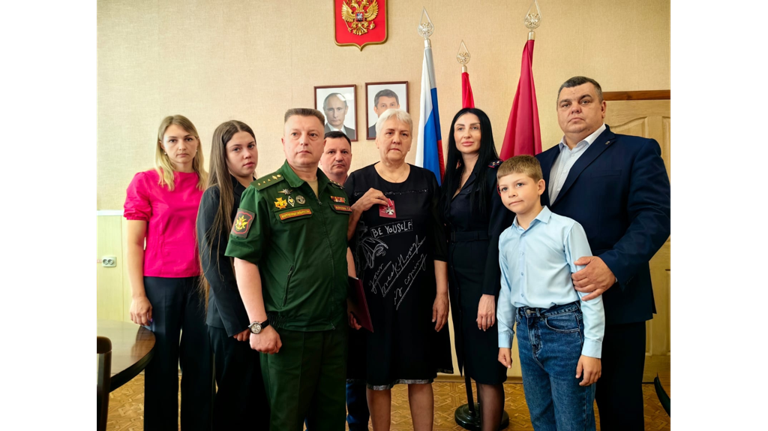 В Фокино Брянской области семье погибшего героя СВО передали орден Мужества