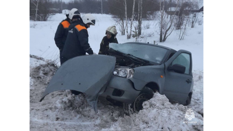 Брянские спасатели участвовали в ликвидации последствий ДТП