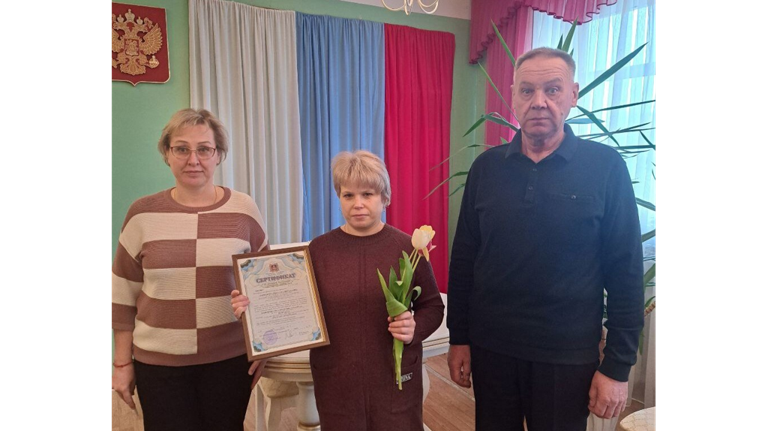 Многодетной маме из Выгоничского района вручили сертификат на областной маткапитал