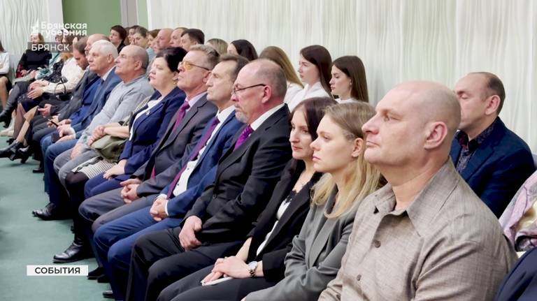 В Брянске чествовали ветеранов и работников ЖКХ и бытового обслуживания населения (ВИДЕО)