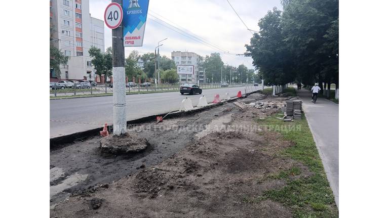 Подрядчики приступили к укладке верхнего слоя асфальта на центральных дорогах Брянска