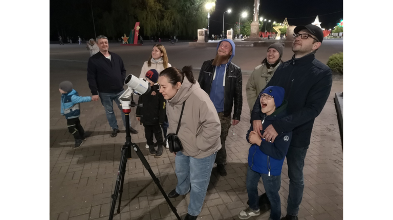 В Брянске продолжаются сеансы тротуарной астрономии