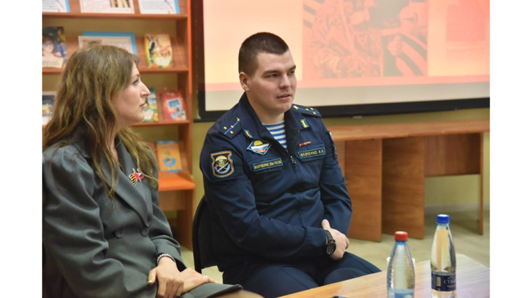 Брянские школьники узнали о ценности боевого братства от ветерана СВО Андрея Шевченко
