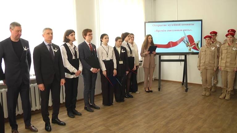 В школе №3 Клинцов открыли музейную комнату «Времен связующая нить»