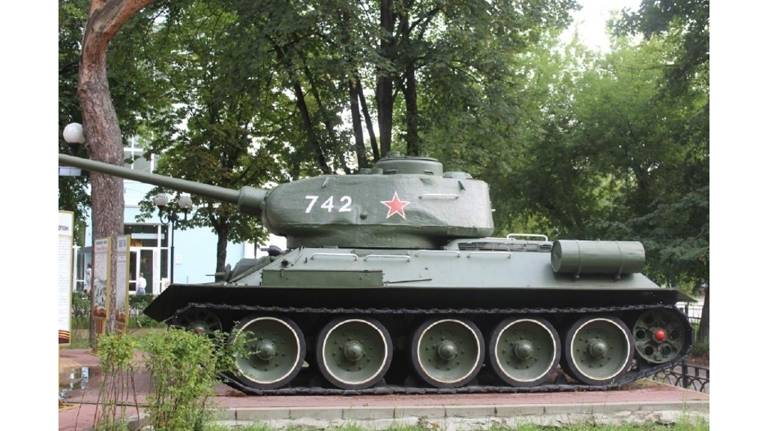 Суд признал право собственности на памятник «Танк Т-34-85» в сквере Морозова за мэрией Брянска