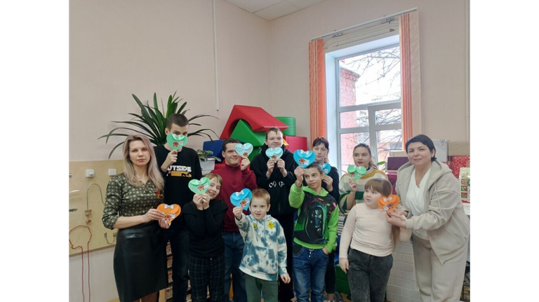 Клинцовские дети изготовили для бойцов СВО открытки к 23 Февраля