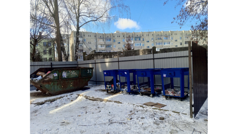 В Бежицком районе Брянска благоустроили 12 мусорных площадок