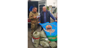 Бойцам военного госпиталя в Луганске передали письма от брянских детей