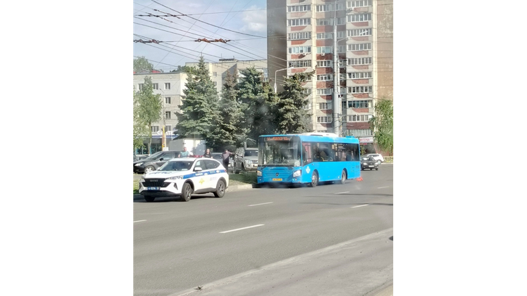 В Брянске на «Электронике» в аварию попал автобус