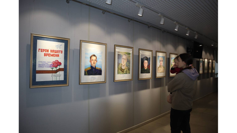 Юные брянские художники написали портреты героев СВО