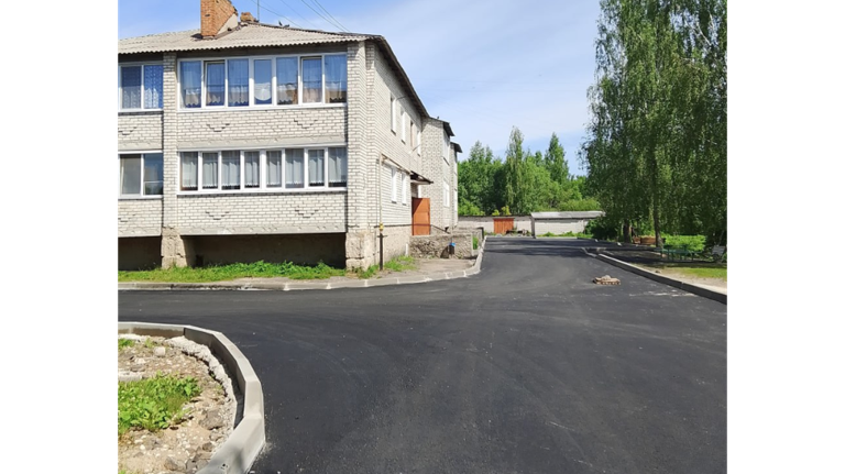 В Сураже Брянской области благоустроили пять дворов за 5,5 миллиона рублей
