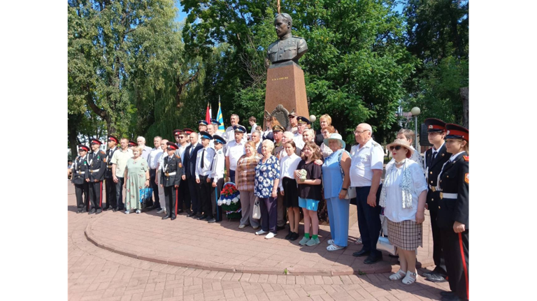 В Брянске отметили 108-летие со дня рождения лётчика Павла Камозина