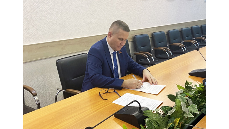 Еще два кандидата в губернаторы сдали подписи брянских депутатов в свою поддержку