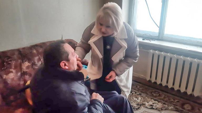 В Брянске отремонтируют квартиру инвалида, затопленную из-за разрыва батареи