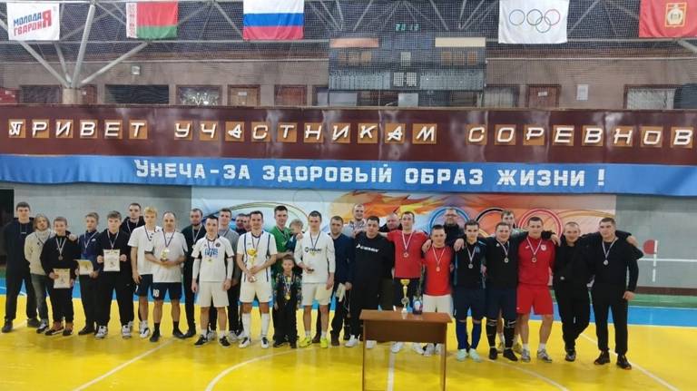 В Унече прошёл турнир по мини-футболу памяти тренера Александра Драчена
