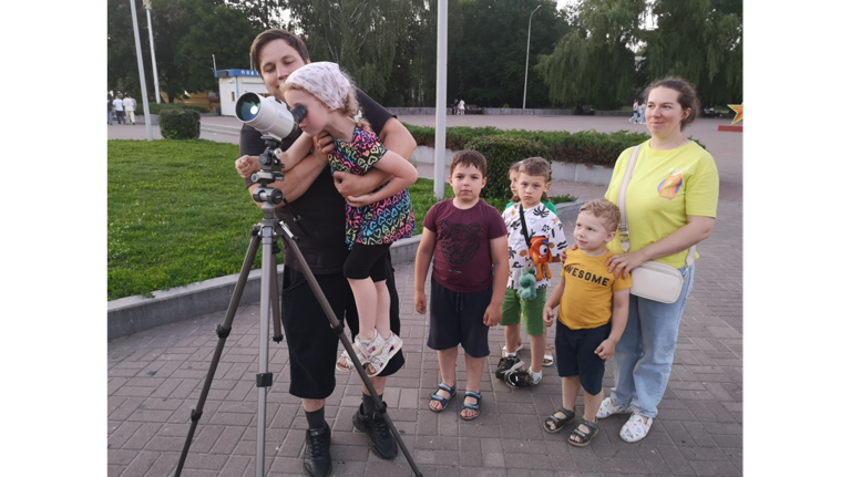 В Брянске «тротуарные астрономы» увидели Море Дождей