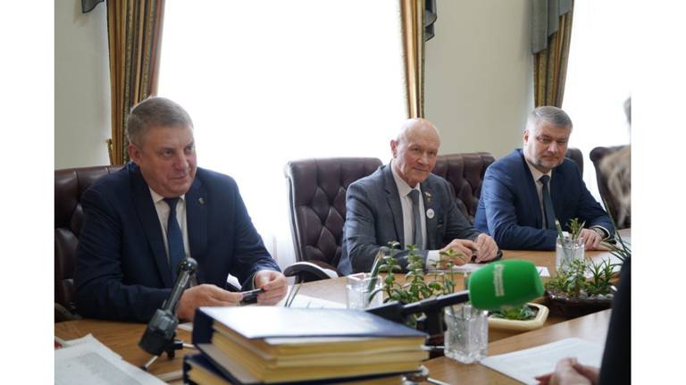 Брянский губернатор встретился с директором макрорегиона Центр АО «Почта России»
