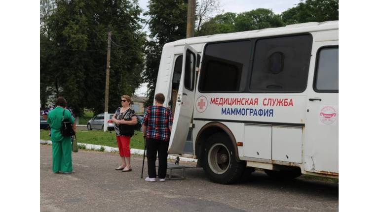 В Комаричкую ЦРБ еженедельно приезжает передвижной маммограф