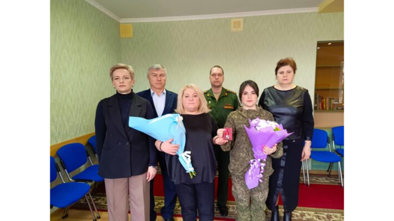В Почепе семье погибшего на СВО Валентина Бушилы передали орден Мужества В Почепе семье погибшего на СВО Валентина Бушилы передали орден Мужества
