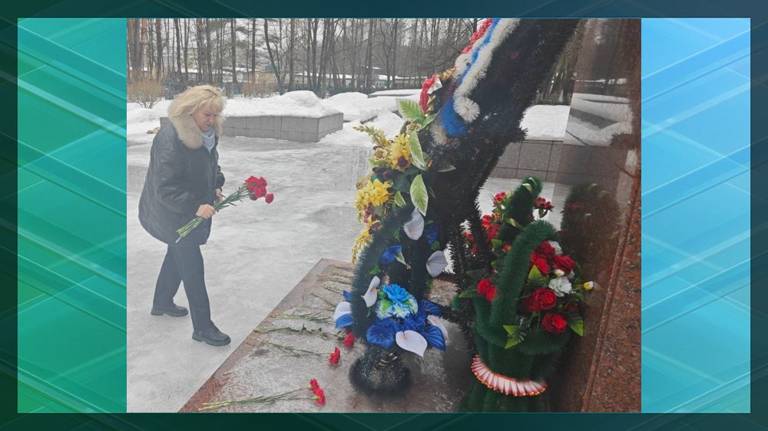 В Брянске на воинском Мемориале по улице Почтовой состоялись возложения цветов
