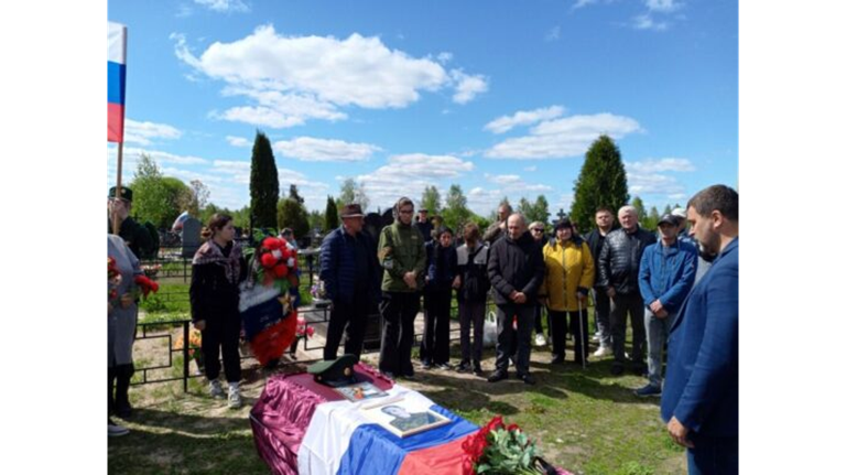 В Навле простились с погибшими в зоне СВО Владимиром Богатиковым и Сергеем Нырковым