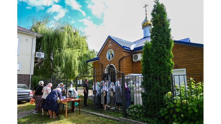 Храм в брянском поселке Мичуринский отметил престольное торжество