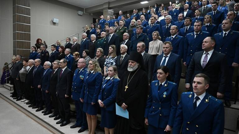 В Брянске сотрудники прокуратуры получили государственные и ведомственные награды
