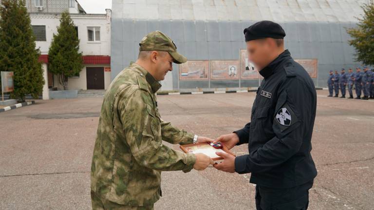 В Брянске наградили росгвардейцев за выполнение задач в рамках СВО