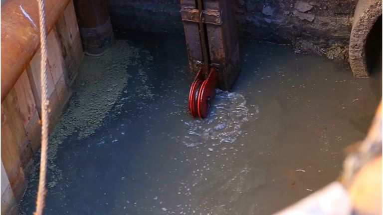 В селе Лопушь Выгоничского района устраняют порыв водопровода