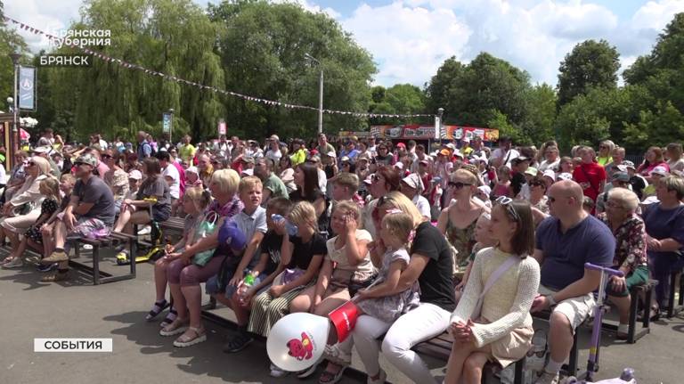 В Брянске атмосферно прошел фестиваль «Ура! Каникулы!»