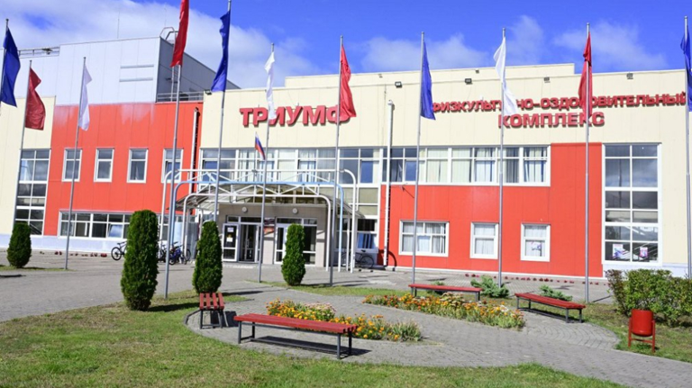 Губернатор Богомаз оценил спортивные объекты Суражского района  