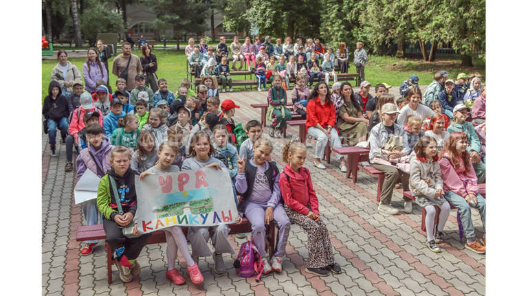 В брянском парке Толстого прошел детский праздник «Лето. Солнце. Молодёжь»