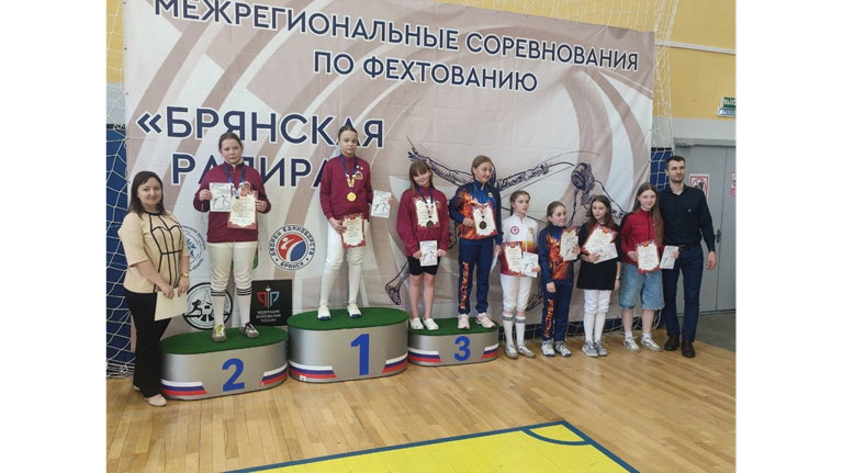 На турнире «Брянская рапира» фехтовальщики Дворца единоборств завоевали 19 медалей