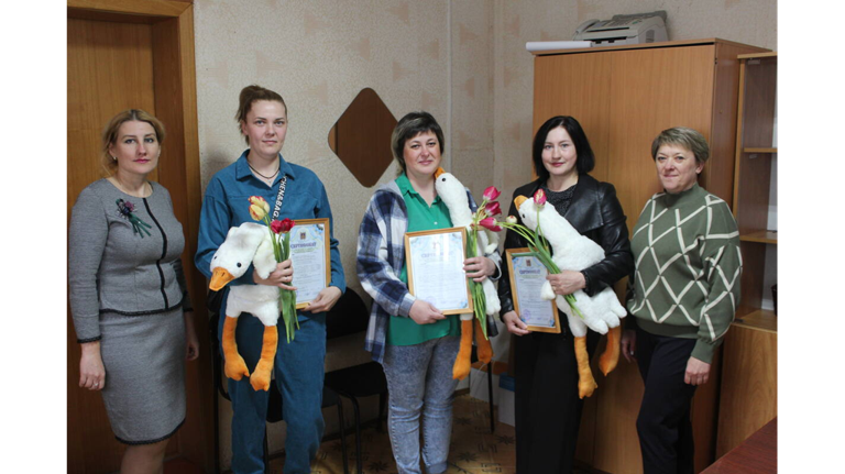 В брянском поселке Суземка многодетным семьям вручили сертификаты на маткапитал