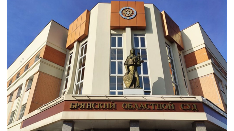 С брянской школы мать пострадавшей в драке ученицы взыскала 100 тысяч рублей