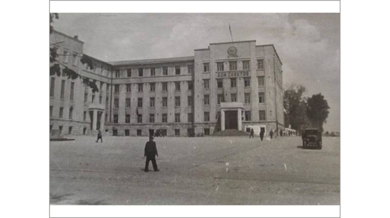 В соцсетях опубликовали фото Дома Советов в Брянске середины прошлого столетия