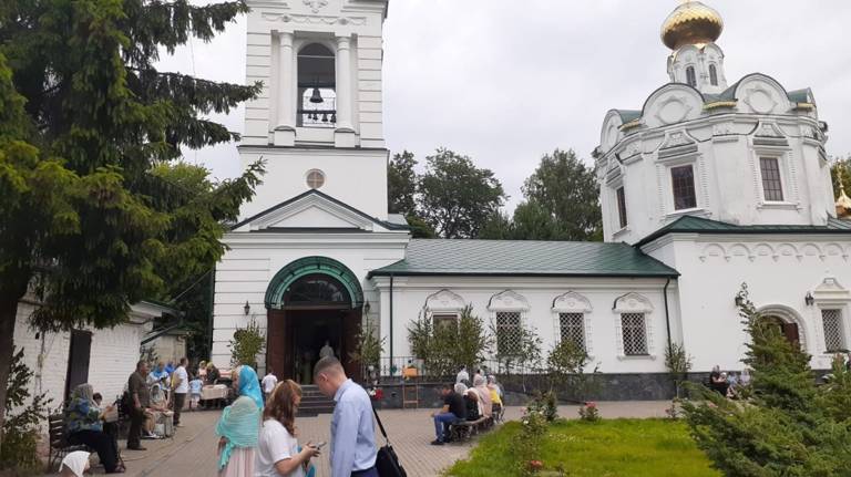 В Брянске храм во имя Святой Троицы поселка Бежичи отметил престольный праздник