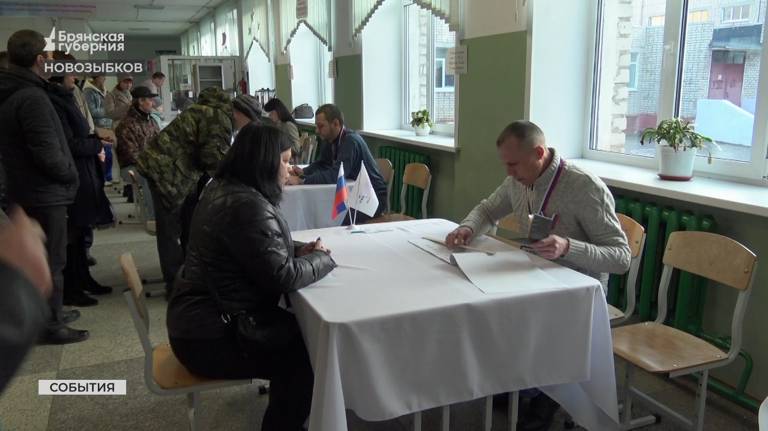 Жители Новозыбкова приходят на избирательные участки целыми семьями (ВИДЕО)