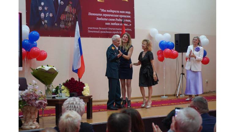 В Брянске со столетием торжественно поздравили ветерана войны Бориса Шапошникова